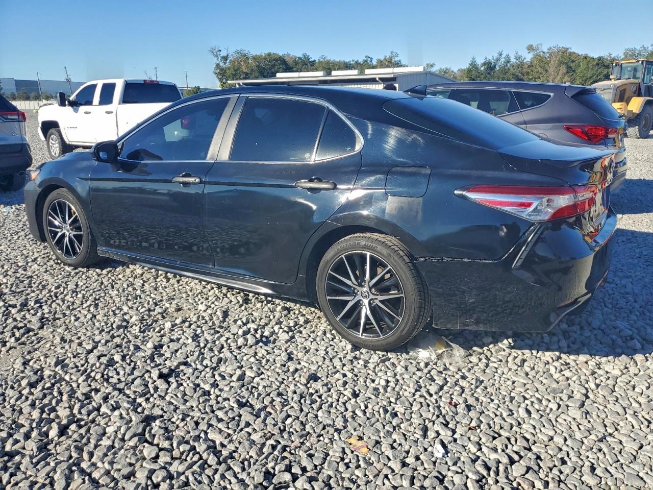 2020 Toyota Camry Se - Фото 2