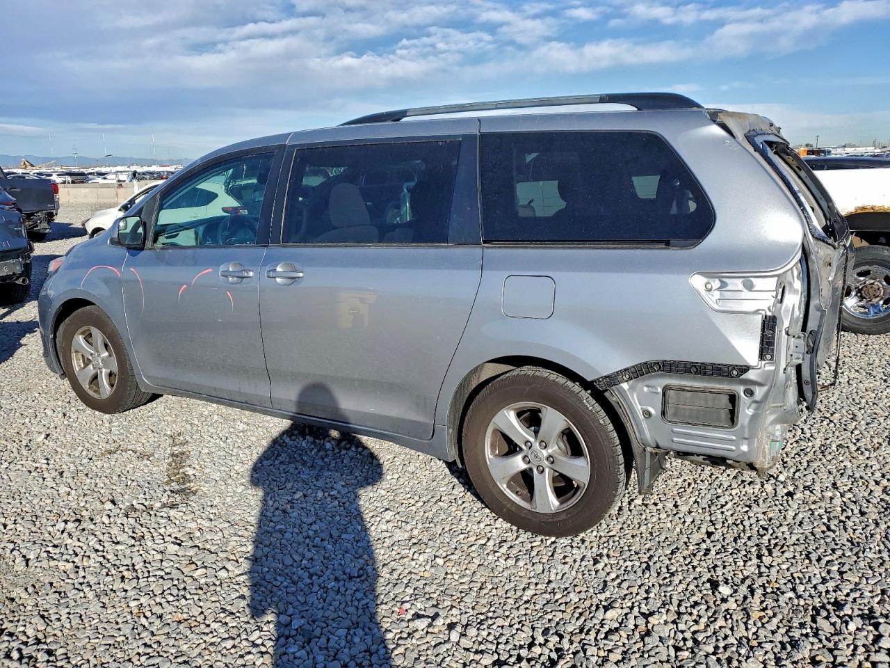 2017 Toyota Sienna Le - Фото 2