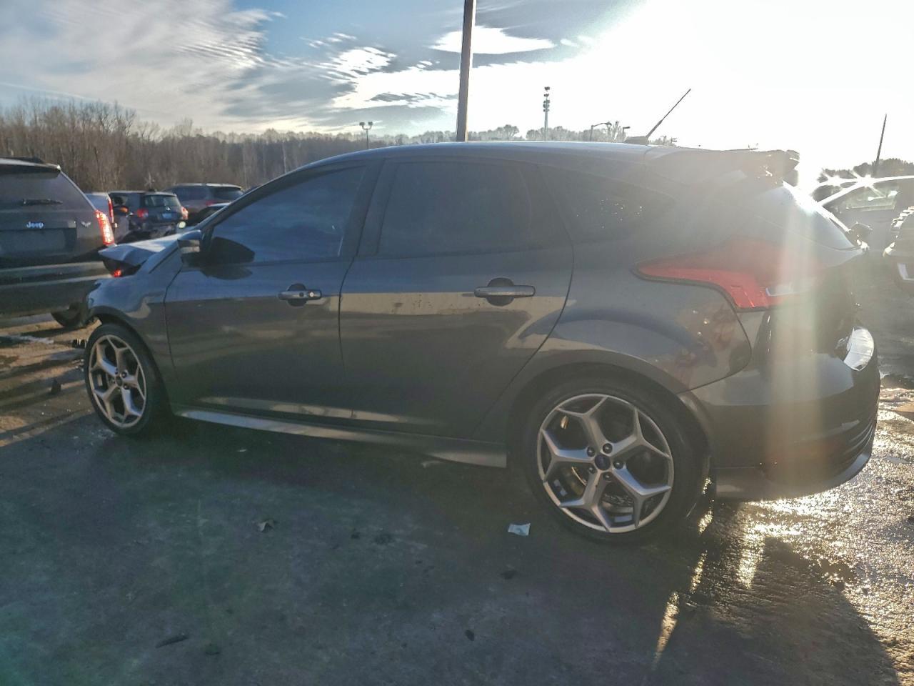 2016 Ford Focus St - Фото 2