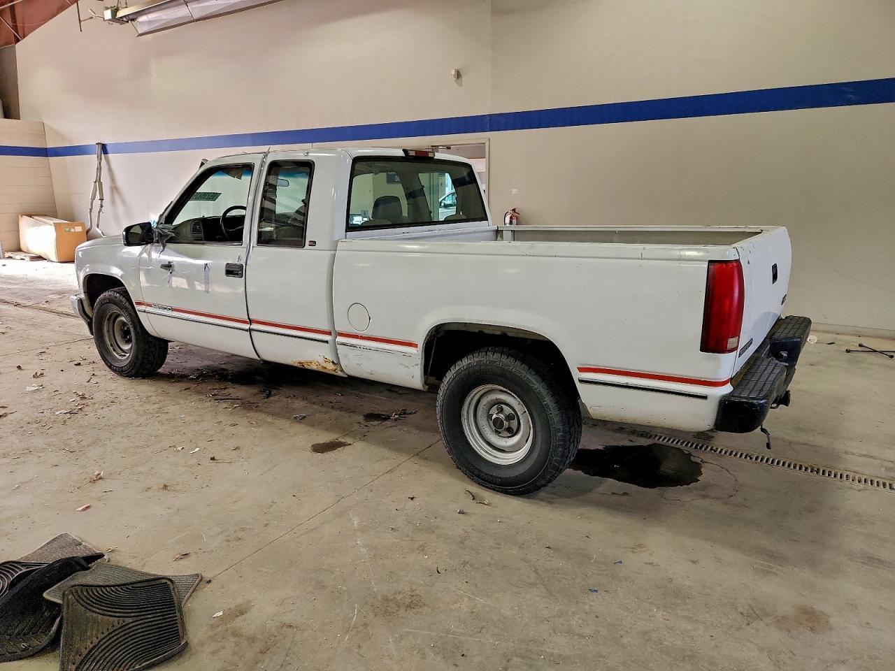 1998 GMC Sierra C1500 - Image 2