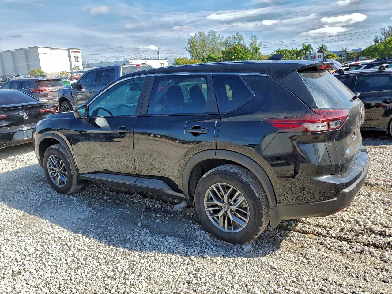 2025 Nissan Rogue S - Фото 2