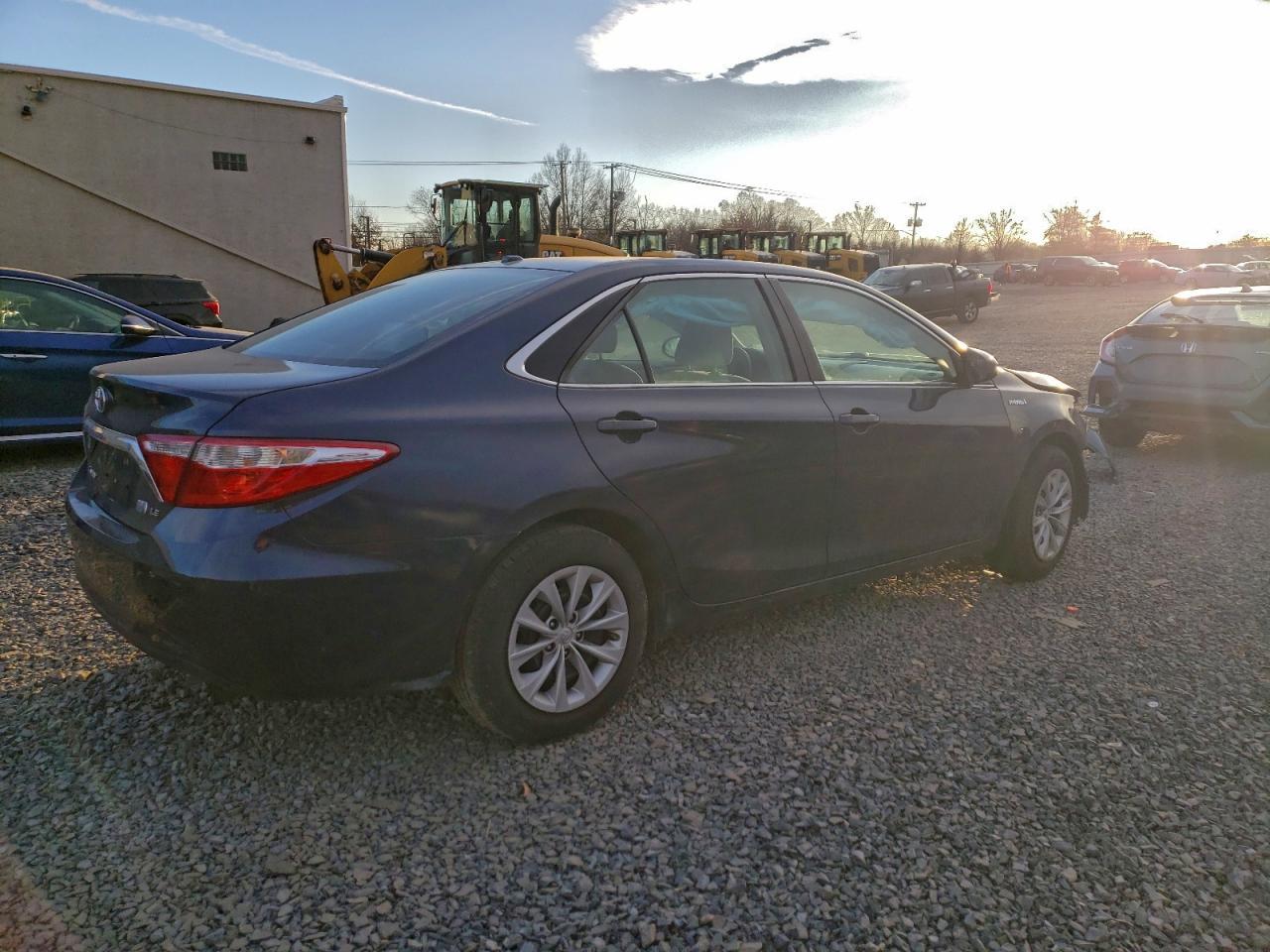 2015 Toyota Camry Le - Фото 3