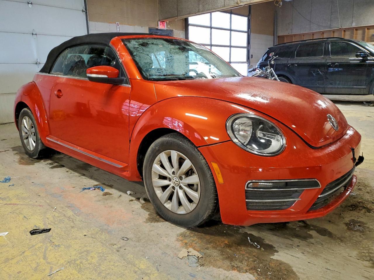 2019 Volkswagen Beetle S - Фото 4