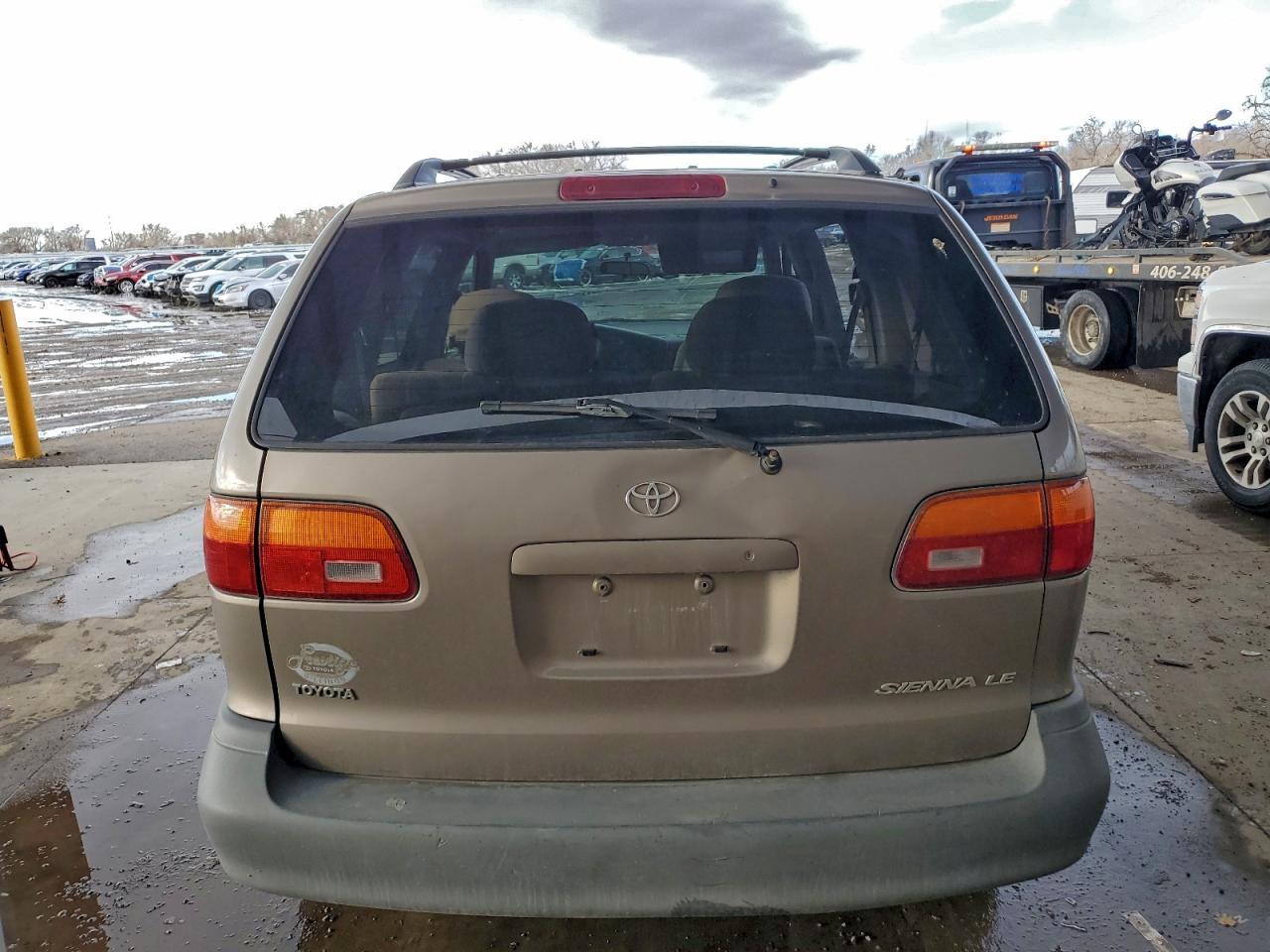 1998 Toyota Sienna Le - Image 6