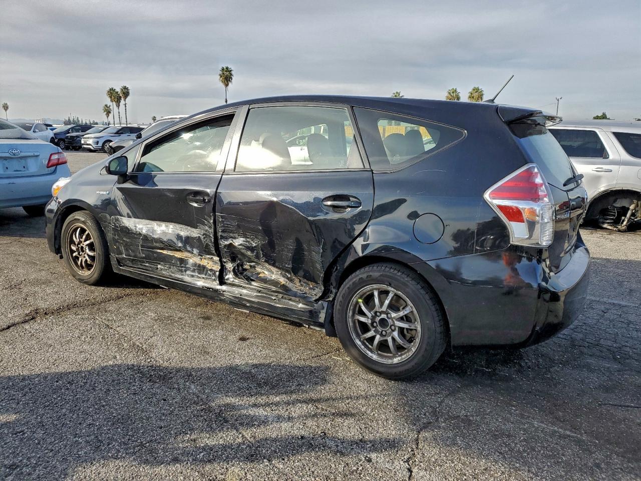 2016 Toyota Prius V - Фото 2