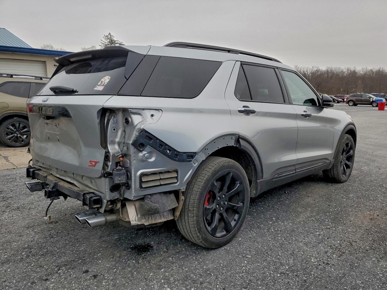 2023 Ford Explorer St - Image 3