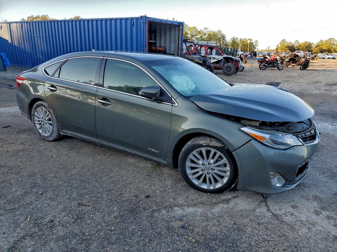 2013 Toyota Avalon Hybrid Limited - Image 4