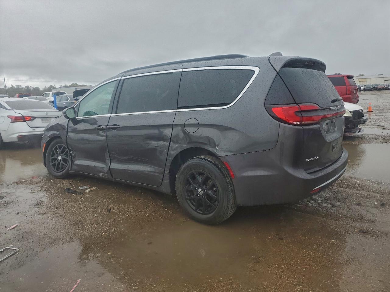 2022 Chrysler Pacifica Touring L - Фото 2