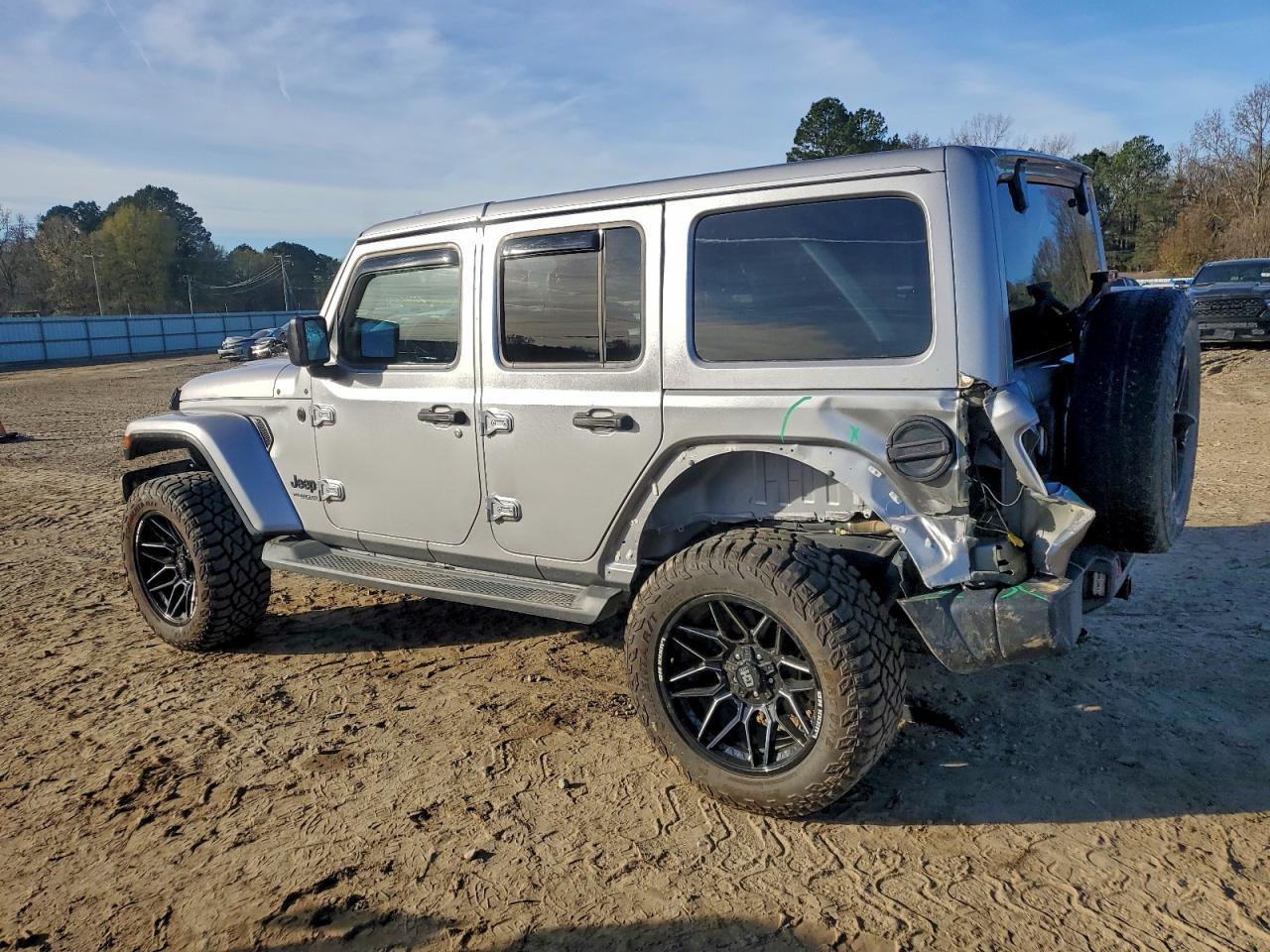 2021 Jeep Wrangler Unlimited Sahara - Фото 2