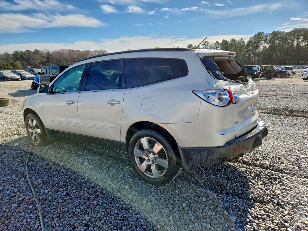 2011 Chevrolet Traverse Lt - Image 2