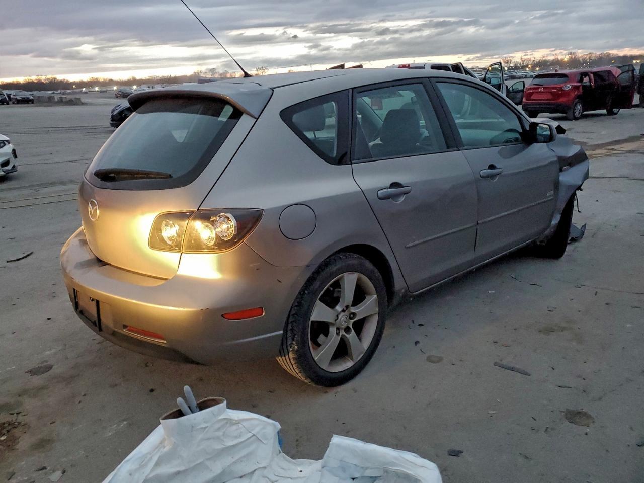 2006 Mazda 3 Hatchback - Фото 3