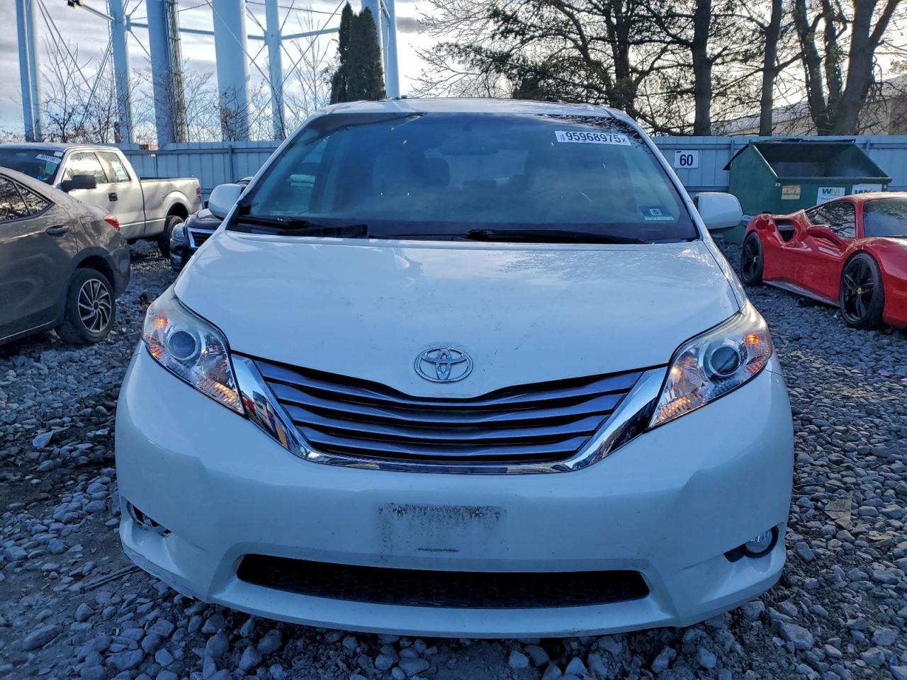 2016 Toyota Sienna Xle - Фото 5