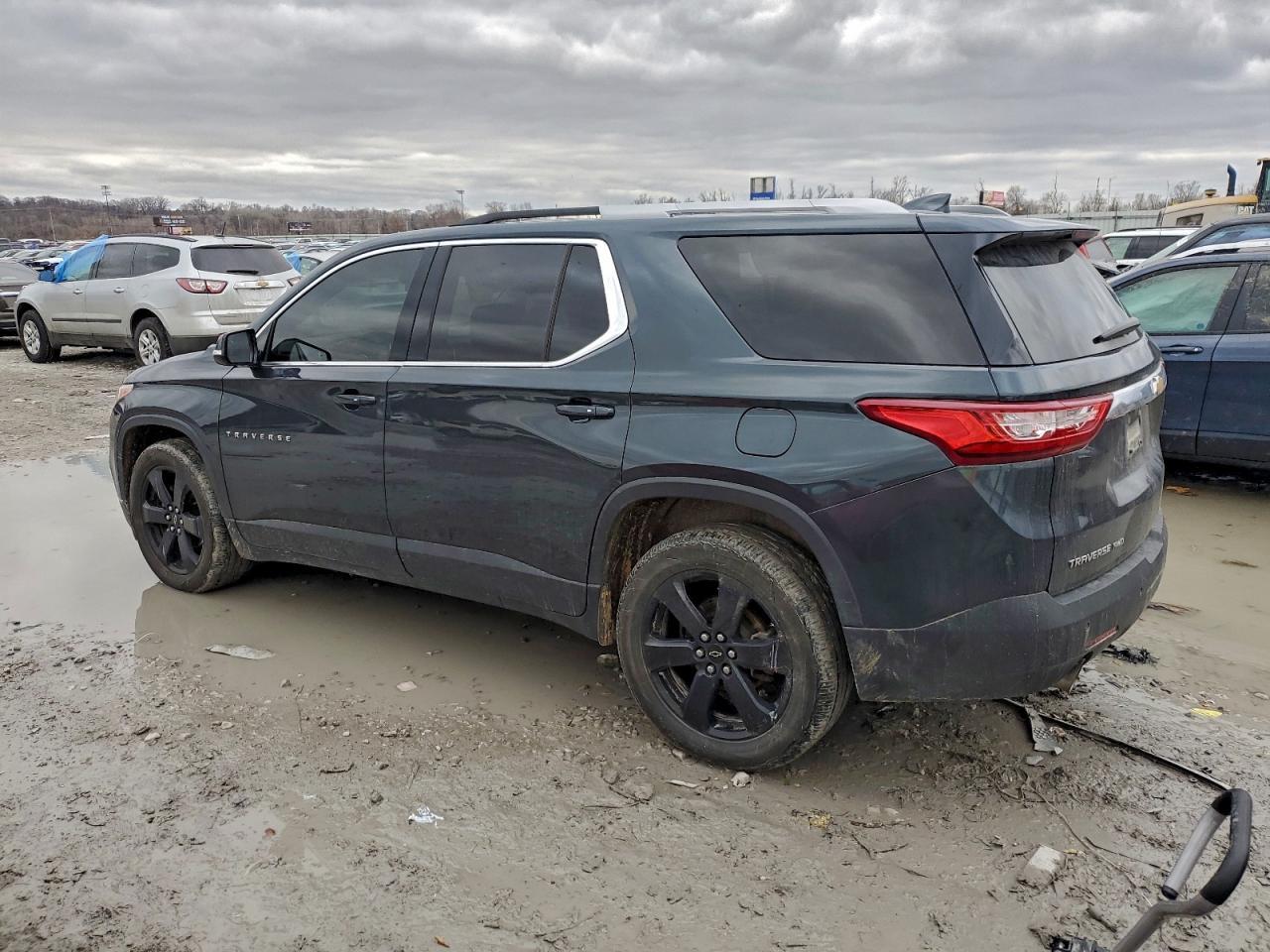 2018 Chev Traverse - Image 2