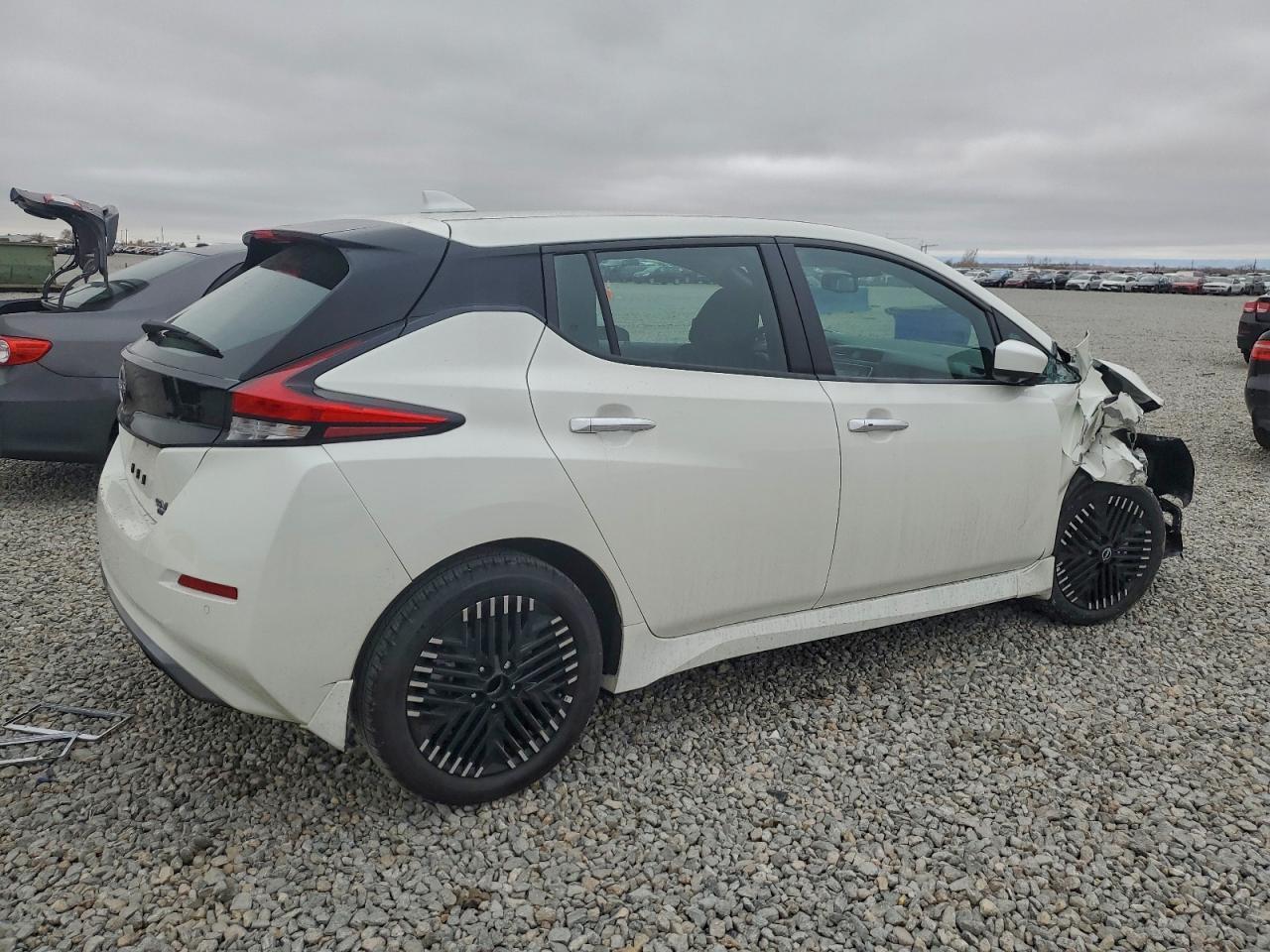 2025 Nissan Leaf Sv Plus - Image 3