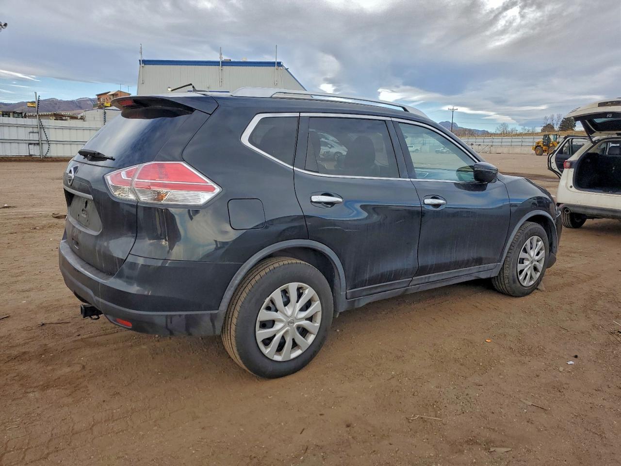 2016 Nissan Rogue S - Image 3