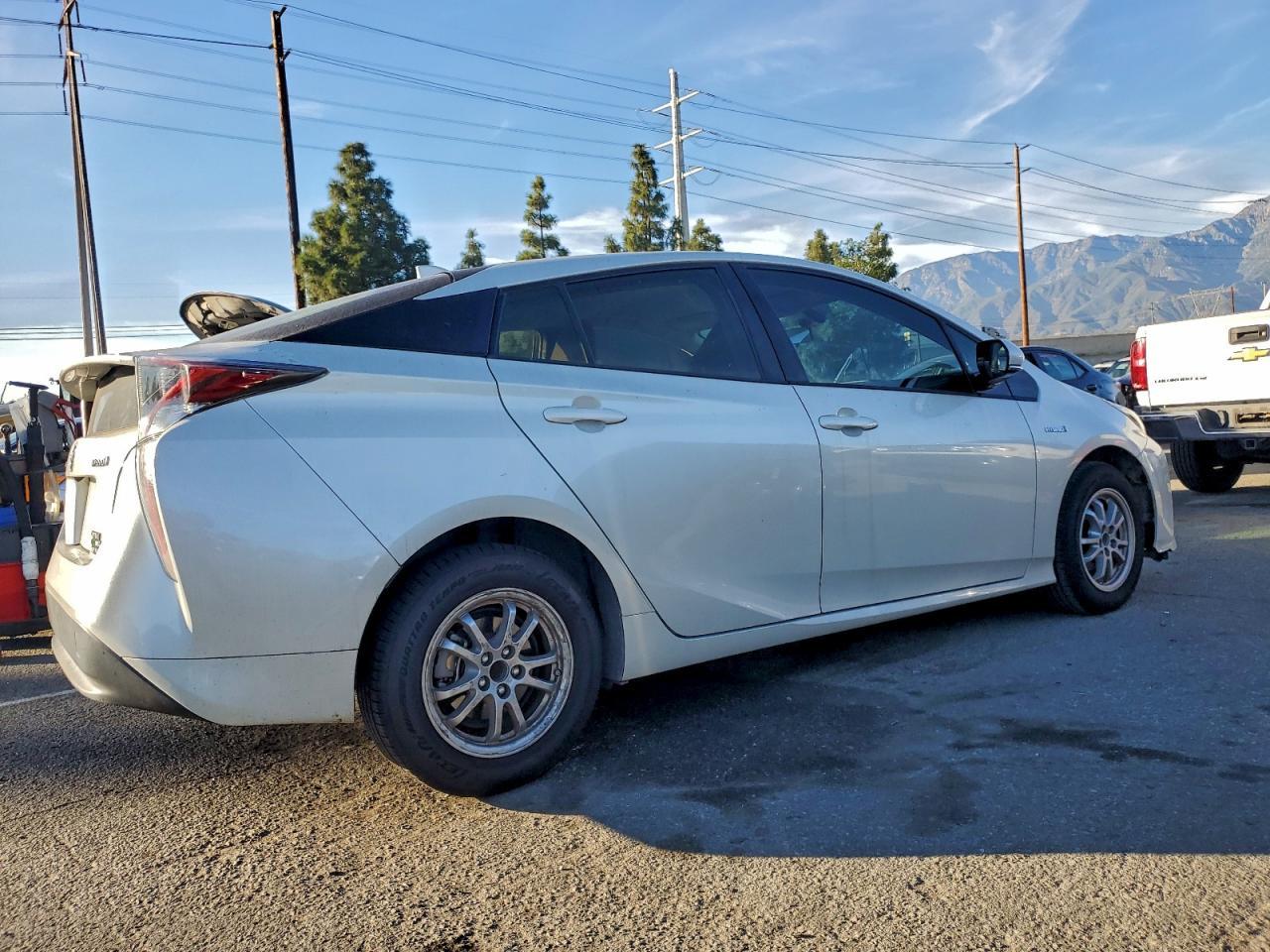 2016 Toyota Prius - Image 3