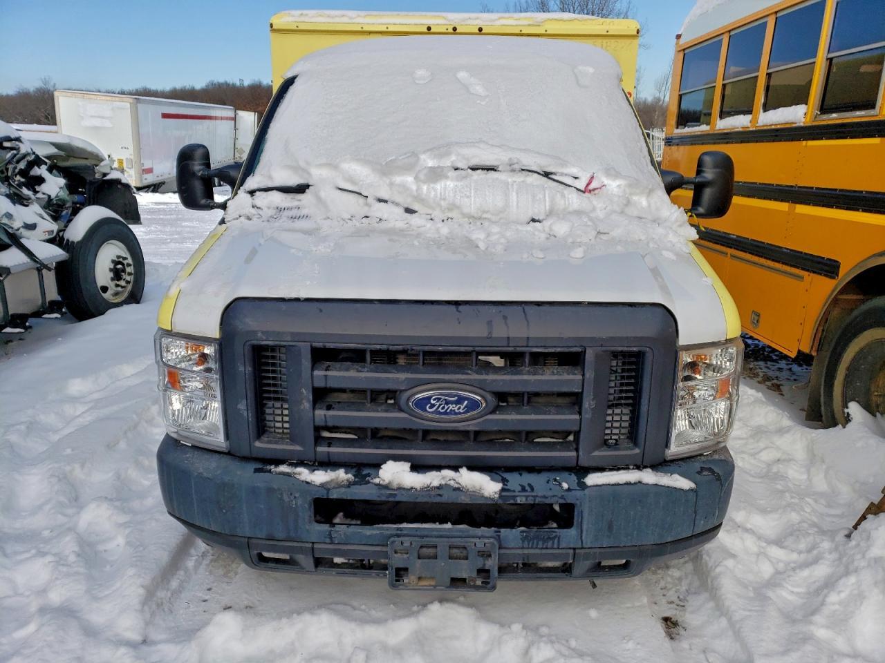 2018 Ford Econoline E450 Sd Cutaway 6.8L V10 - Image 5