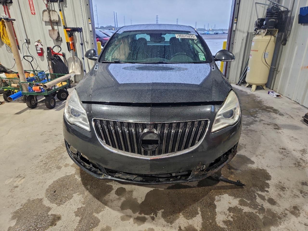 2016 Buick Regal - Image 5