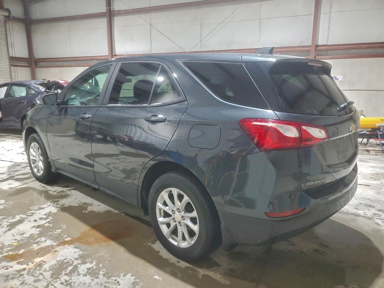 2020 Chevrolet Equinox Ls - Image 2