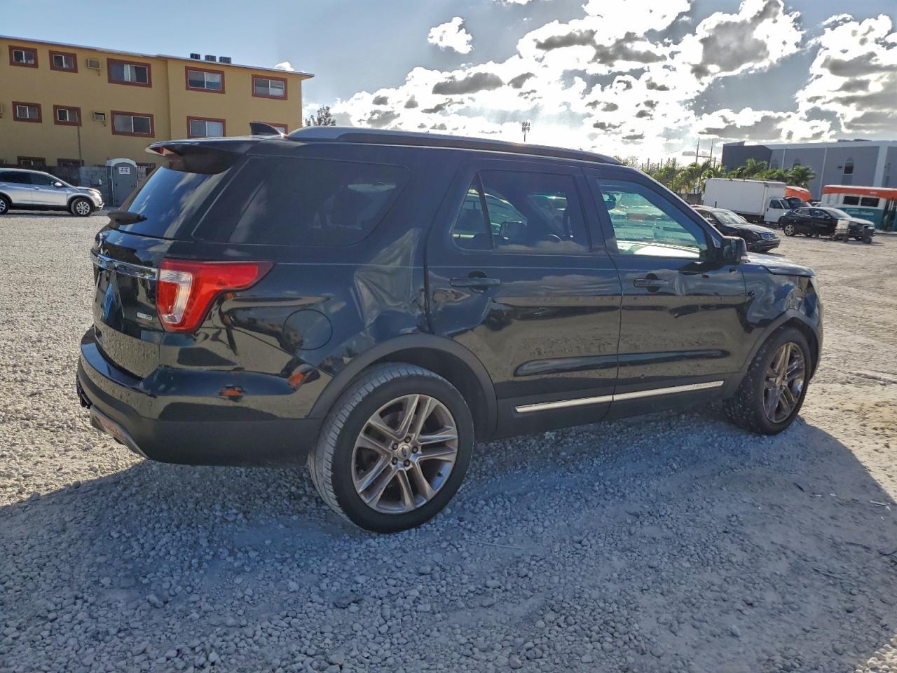 2017 Ford Explorer Xlt - Фото 3