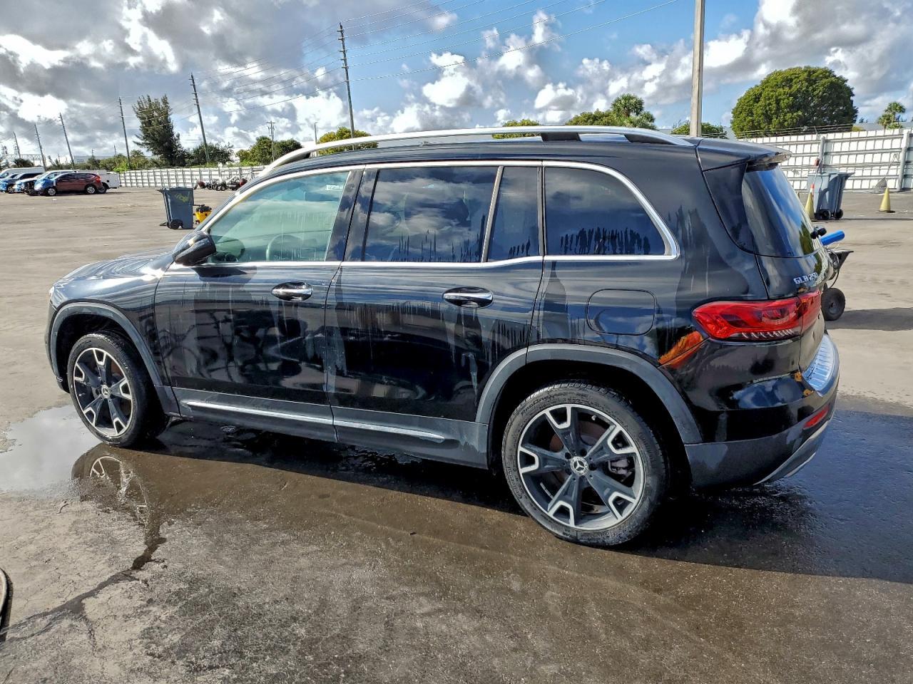 2023 Mercedes-Benz Glb 250 - Image 2