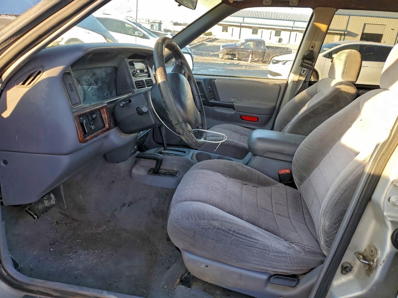 1997 Jeep Grand Cherokee Laredo - Image 7