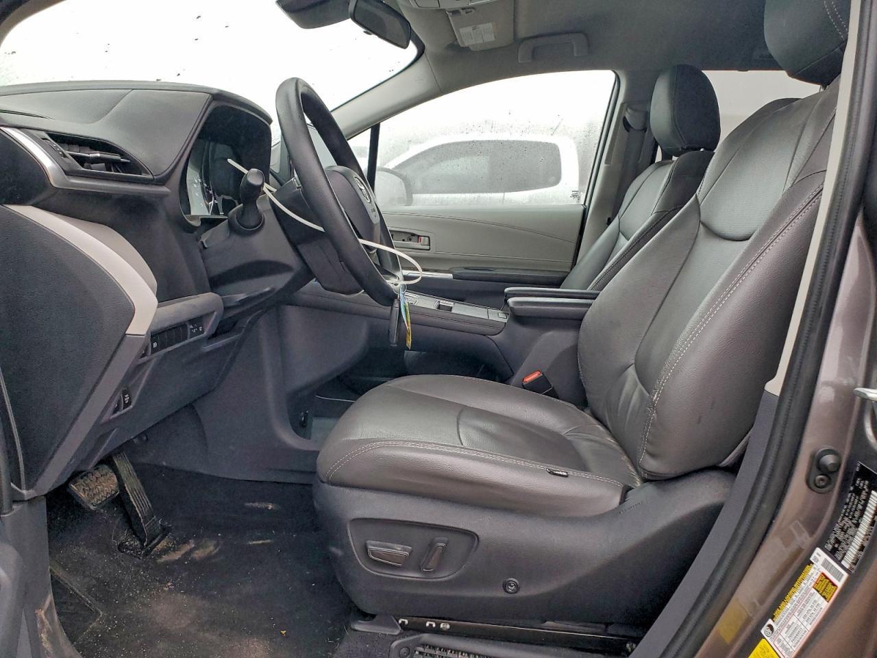 2022 Toyota Sienna Le - Фото 7