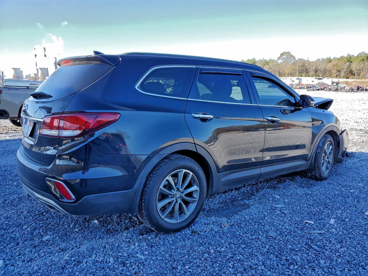 2018 Hyundai Santa Fe Se - Image 3