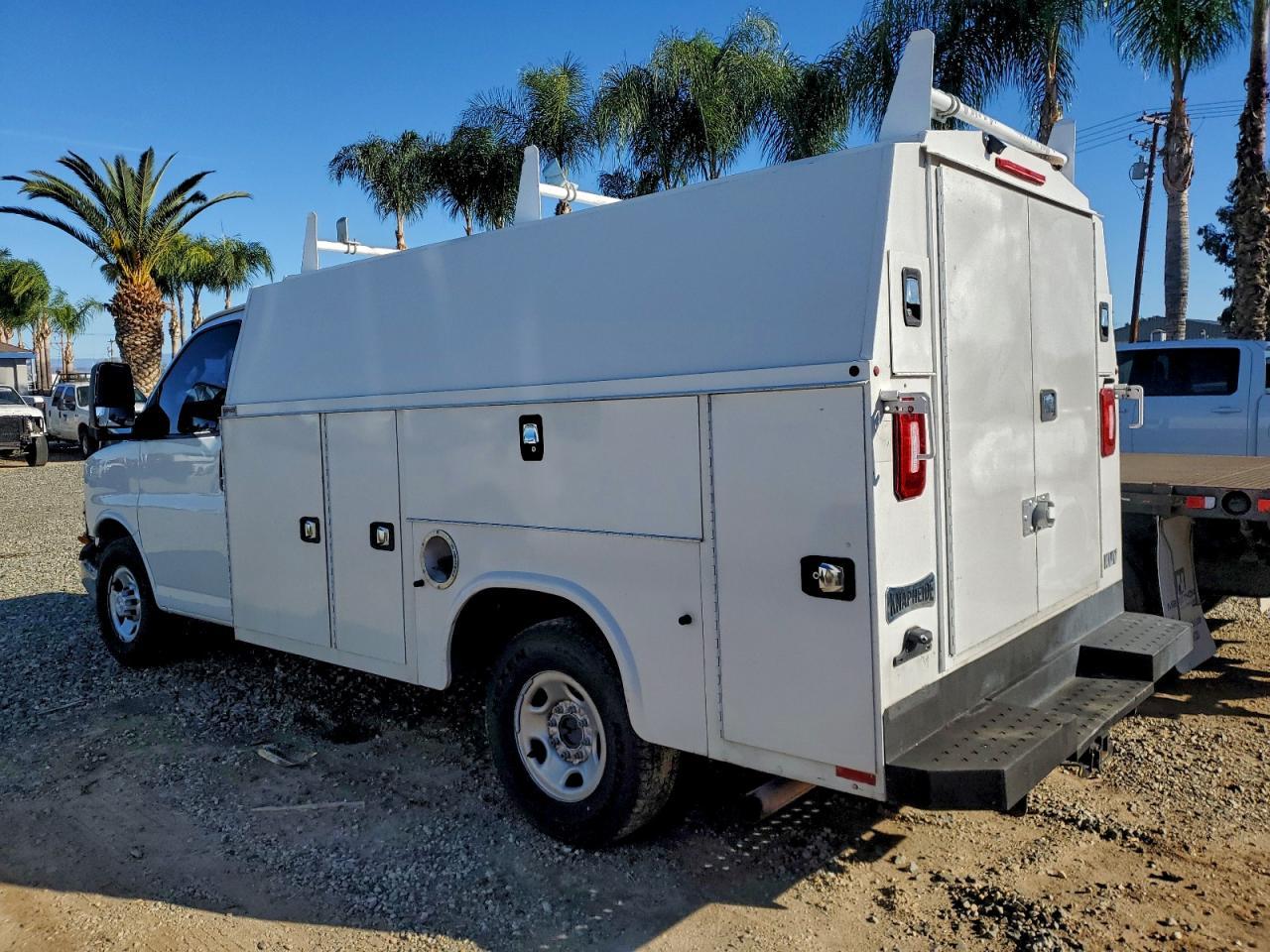 2019 Chevrolet Express Utility / Service Truck - Фото 2