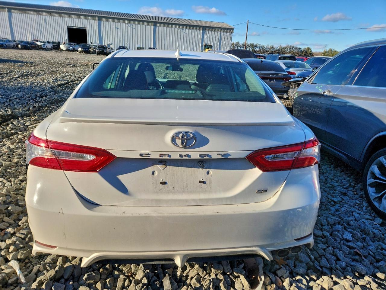 2020 Toyota Camry Se - Фото 6