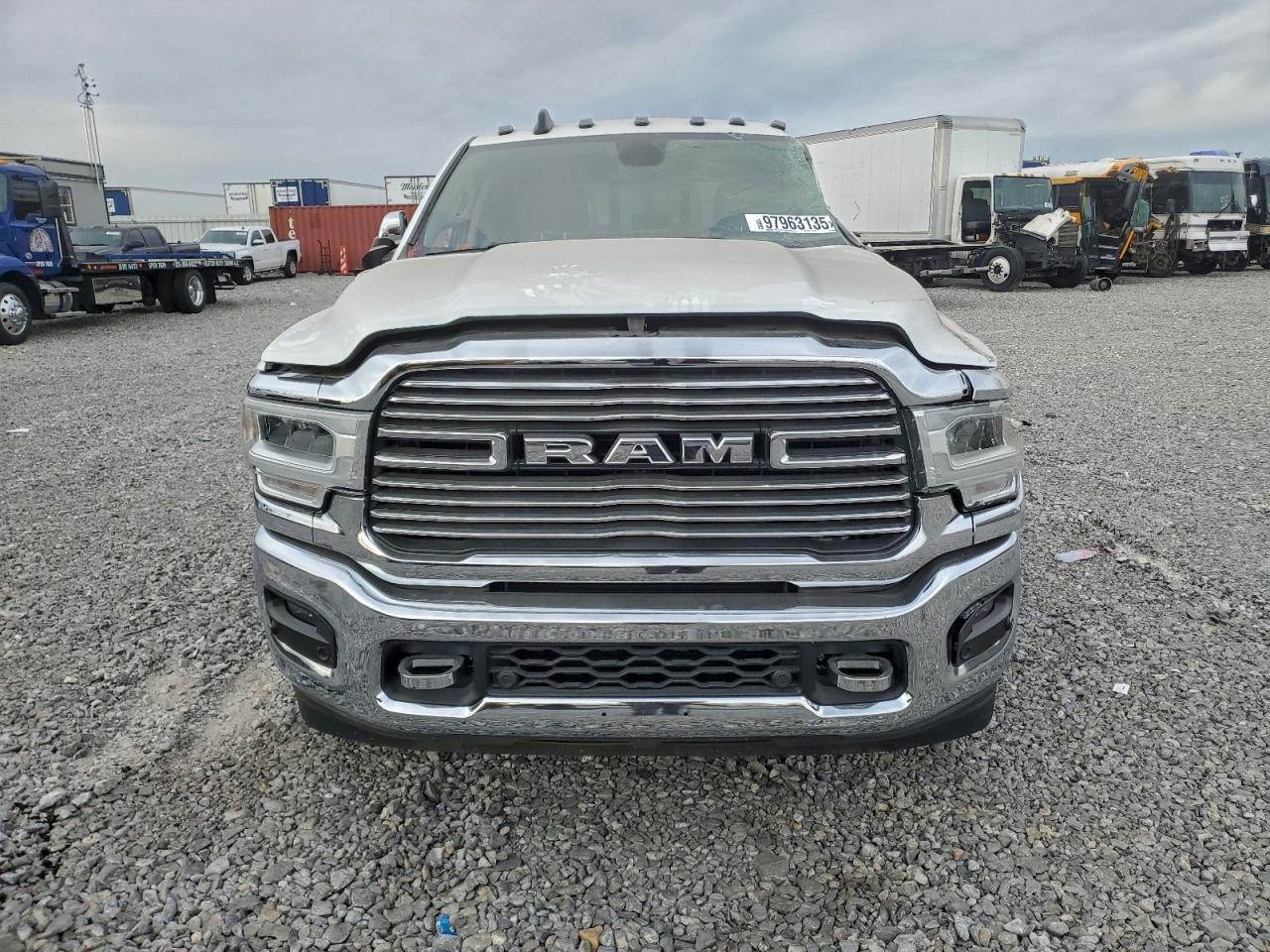 2022 Ram 3500 Laramie - Фото 5