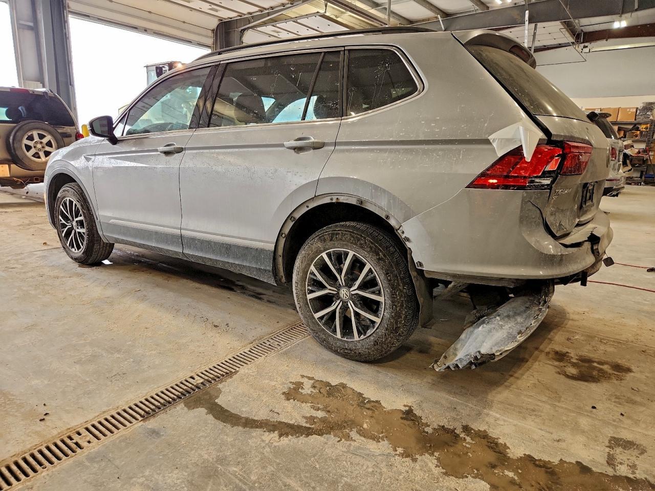 2021 Volkswagen Tiguan Se - Фото 2
