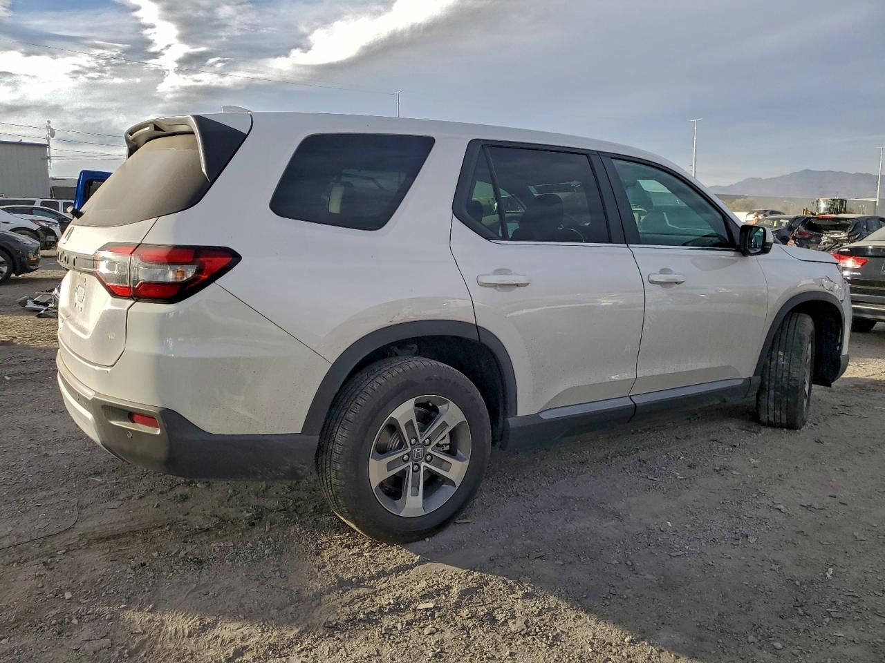 2025 Honda Pilot Exl - Image 3