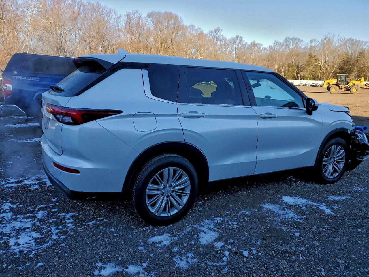 2023 Mitsubishi Outlander Es - Фото 3