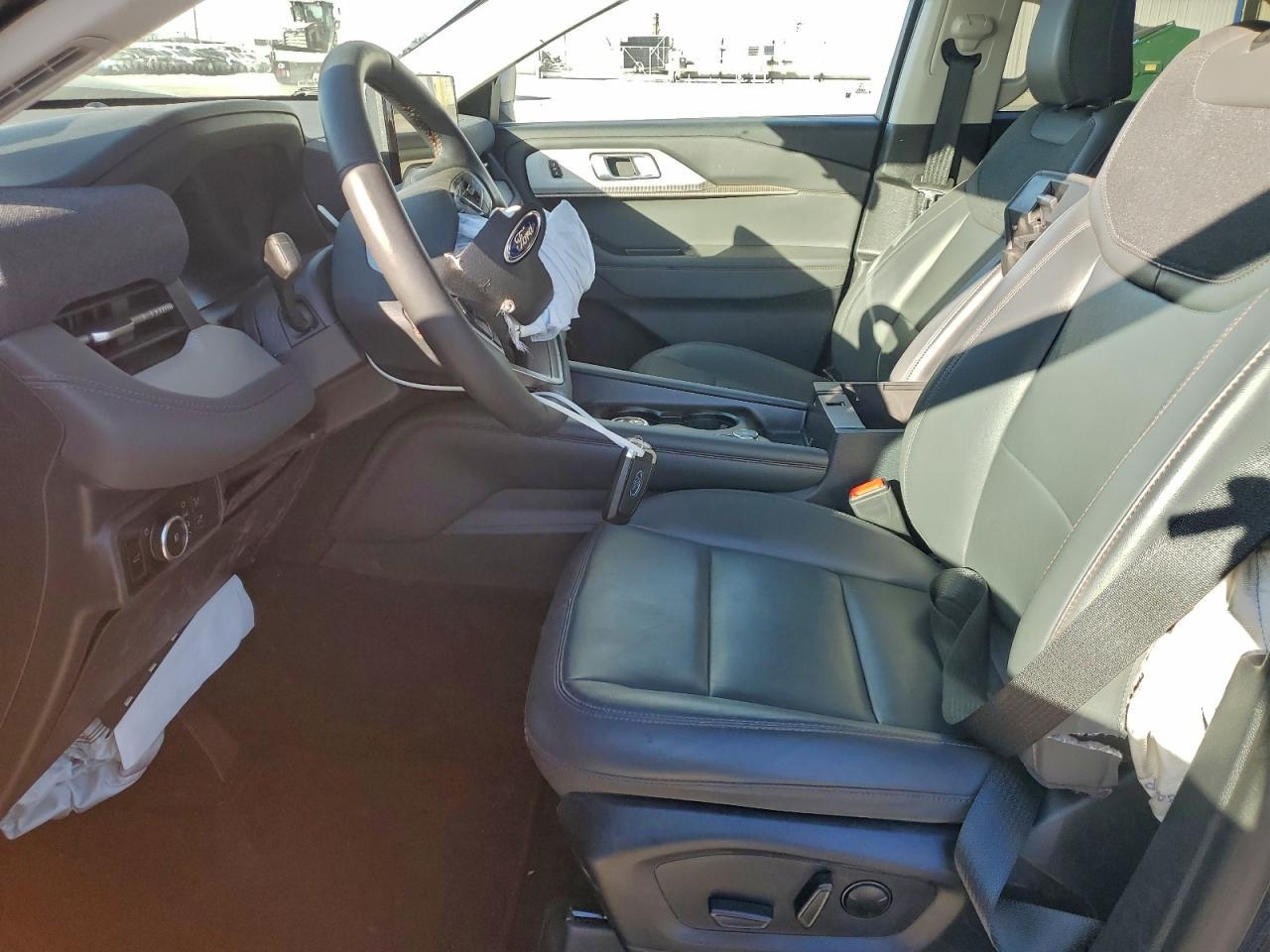 2025 Ford Explorer Active - Image 7