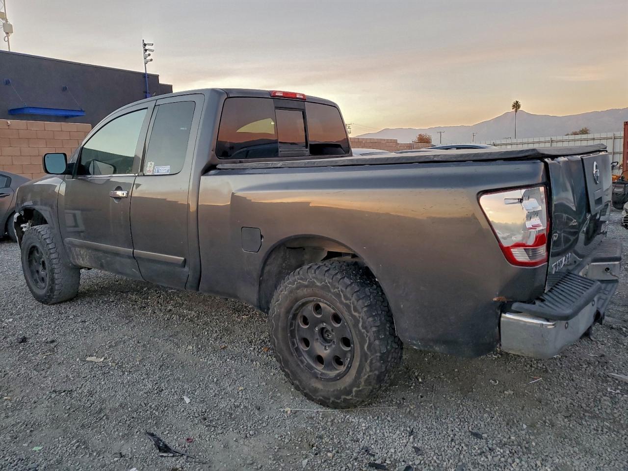 2006 Nissan Titan Xe - Image 2