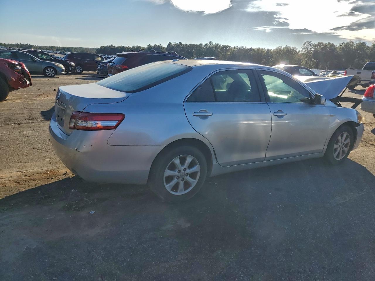 2010 Toyota Camry Base - Фото 3