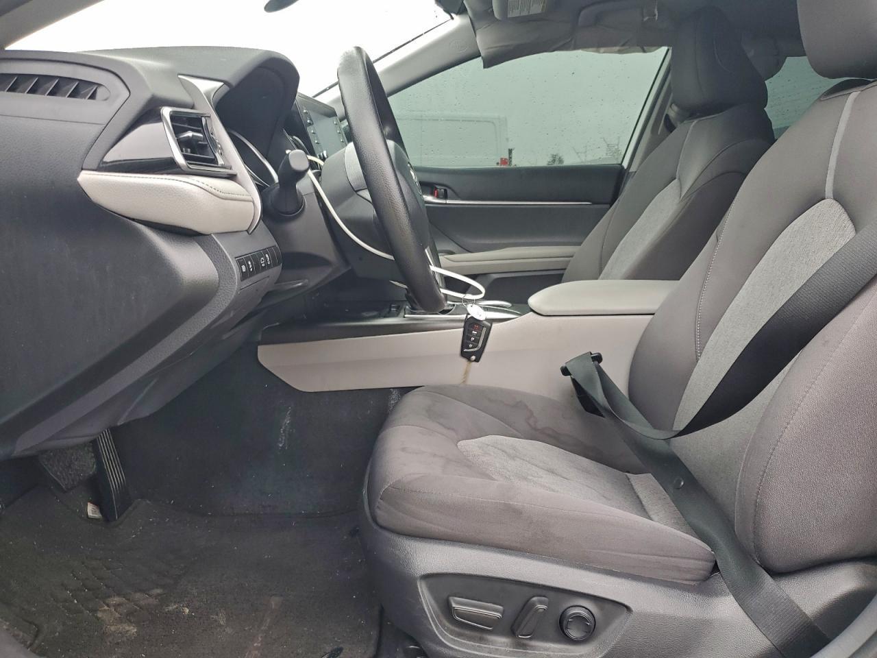 2022 Toyota Camry Le - Фото 7