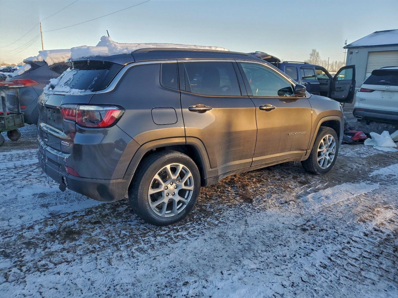 2022 Jeep Compass Latitude Lux - Image 3