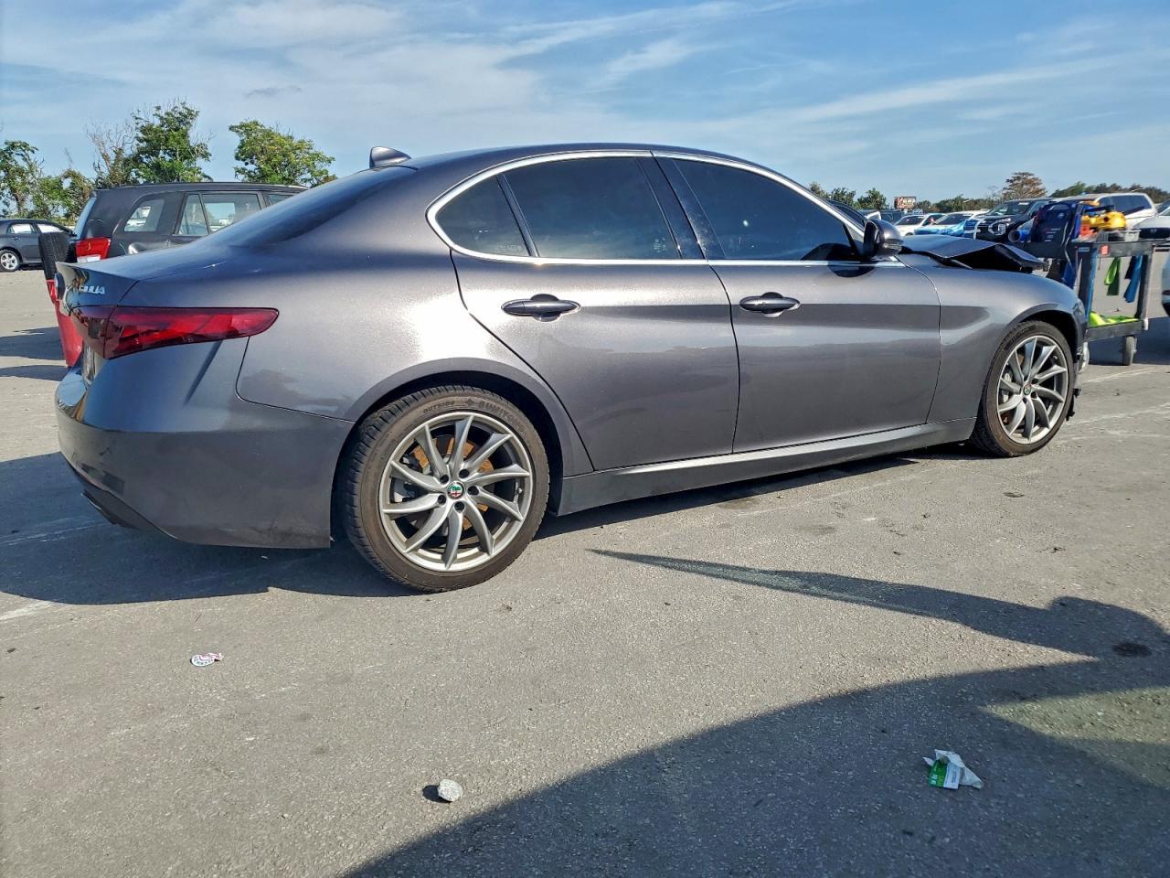 2019 Alfa Romeo Giulia - Image 3