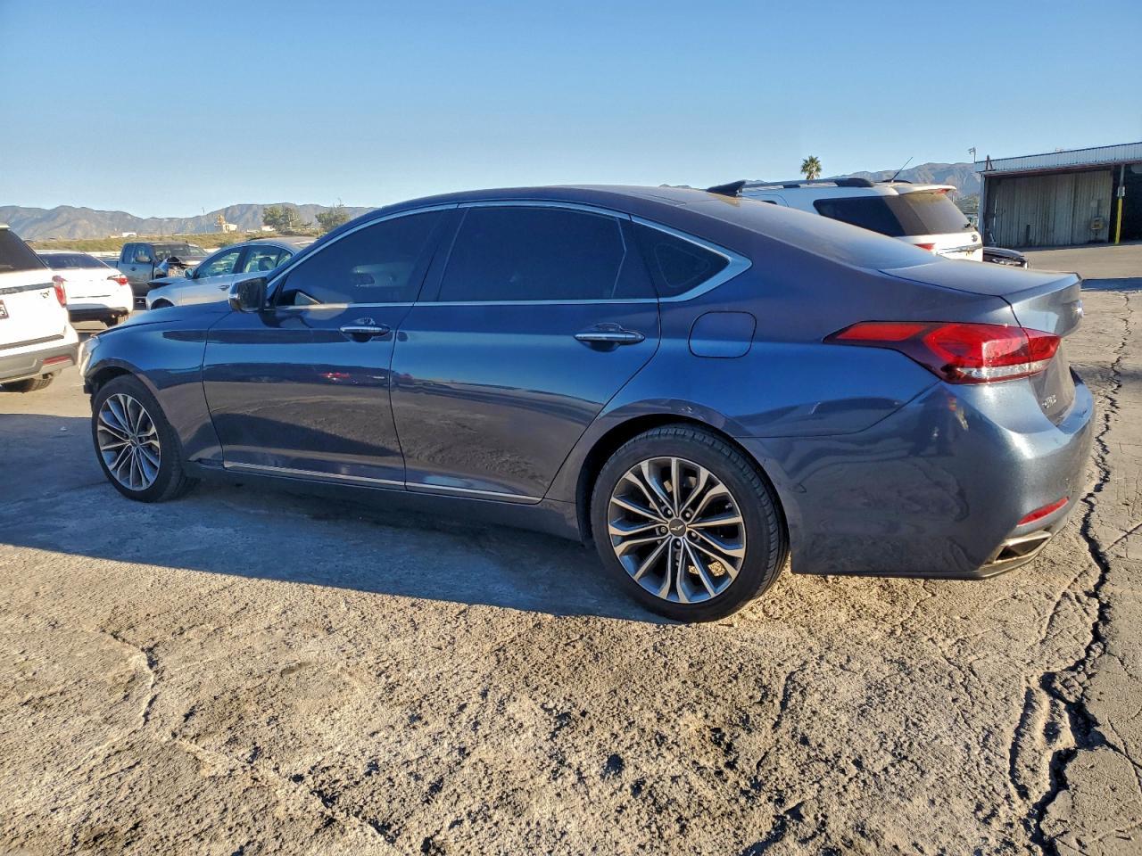 2015 Hyundai Genesis 3.8L - Фото 2