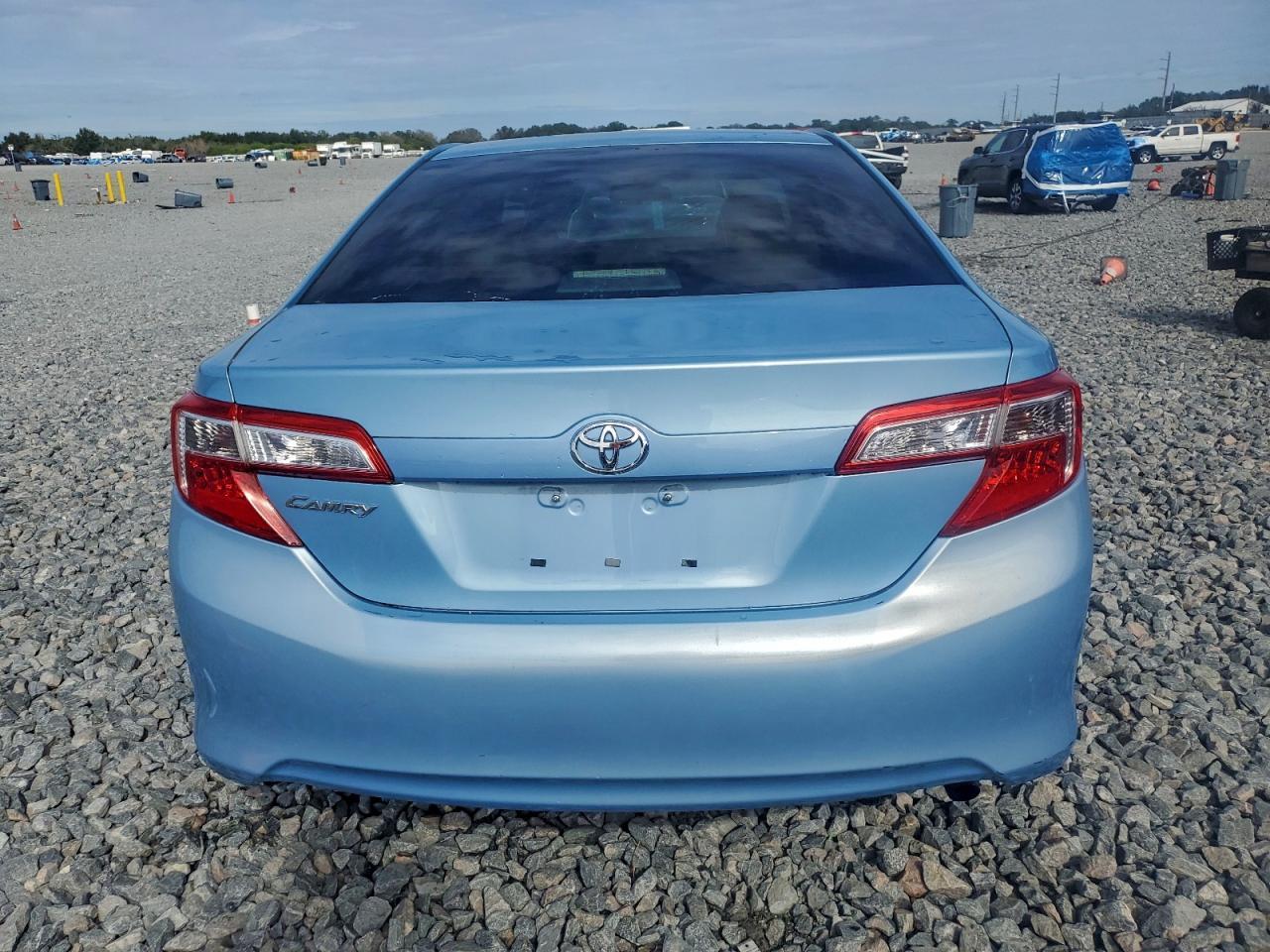 2014 Toyota Camry L - Фото 6