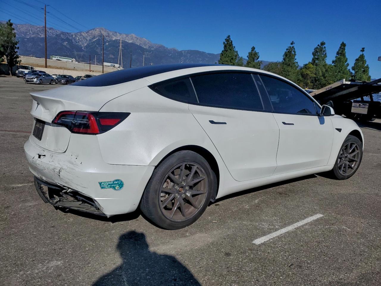 2023 Tesla Model 3 - Фото 3