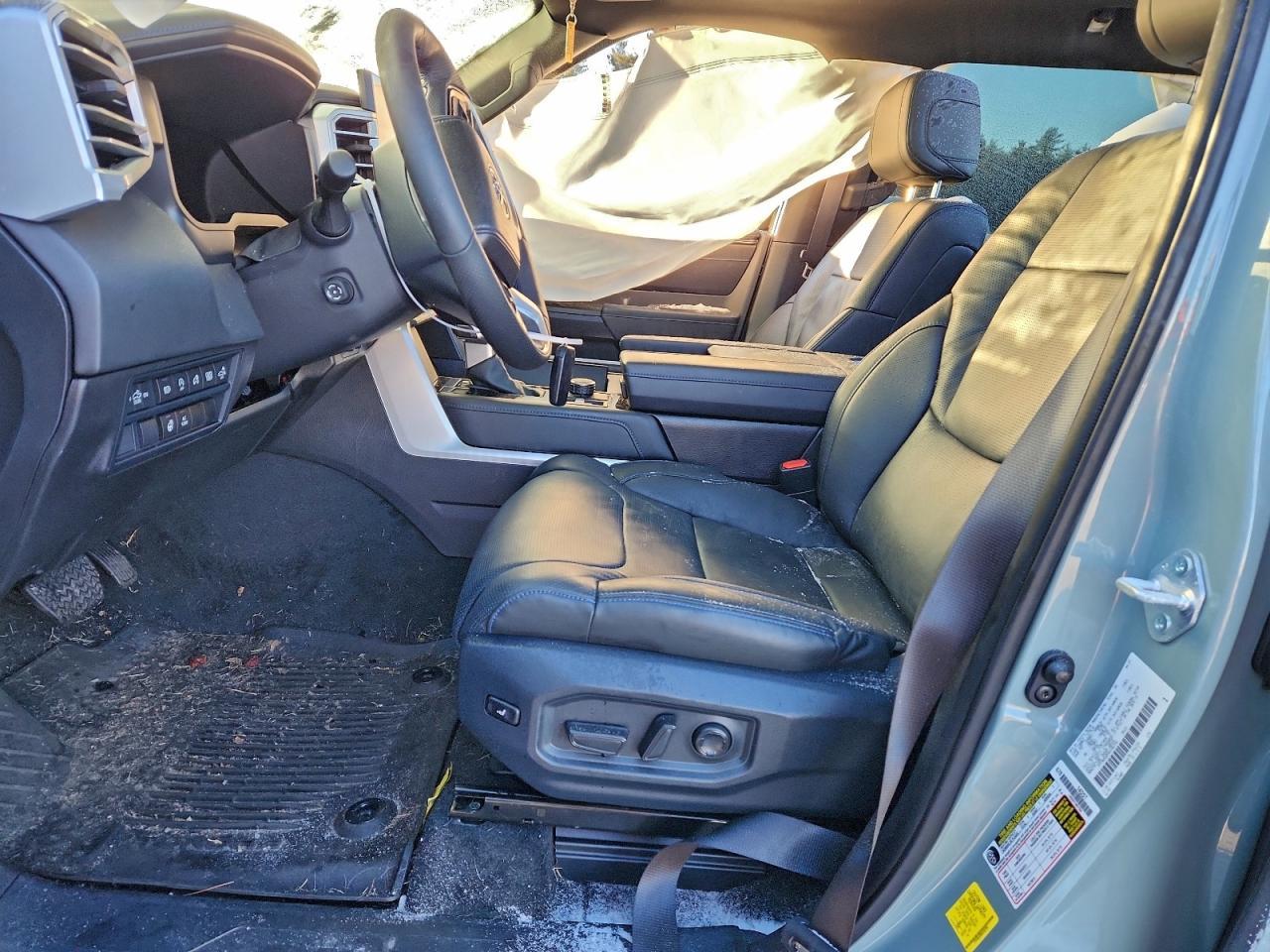 2025 Toyota Tundra Crewmax Platinum - Image 7
