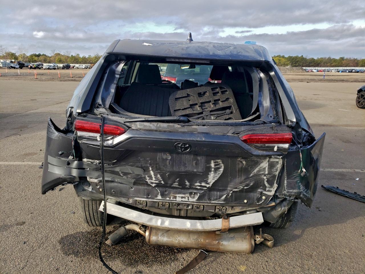 2024 Toyota Rav4 Le - Image 6