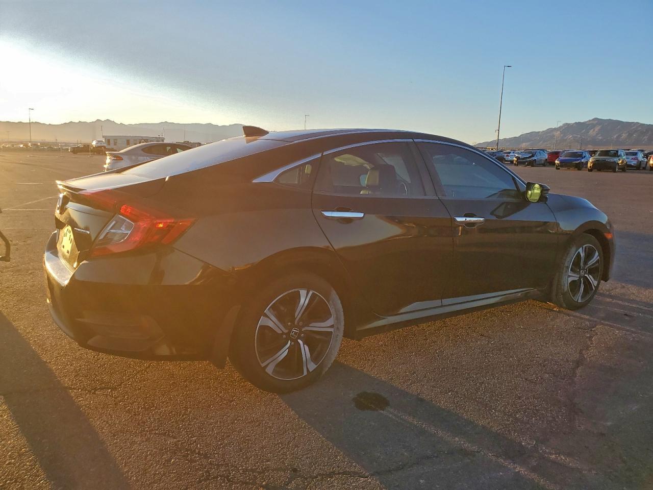 2016 Honda Civic Touring - Фото 3