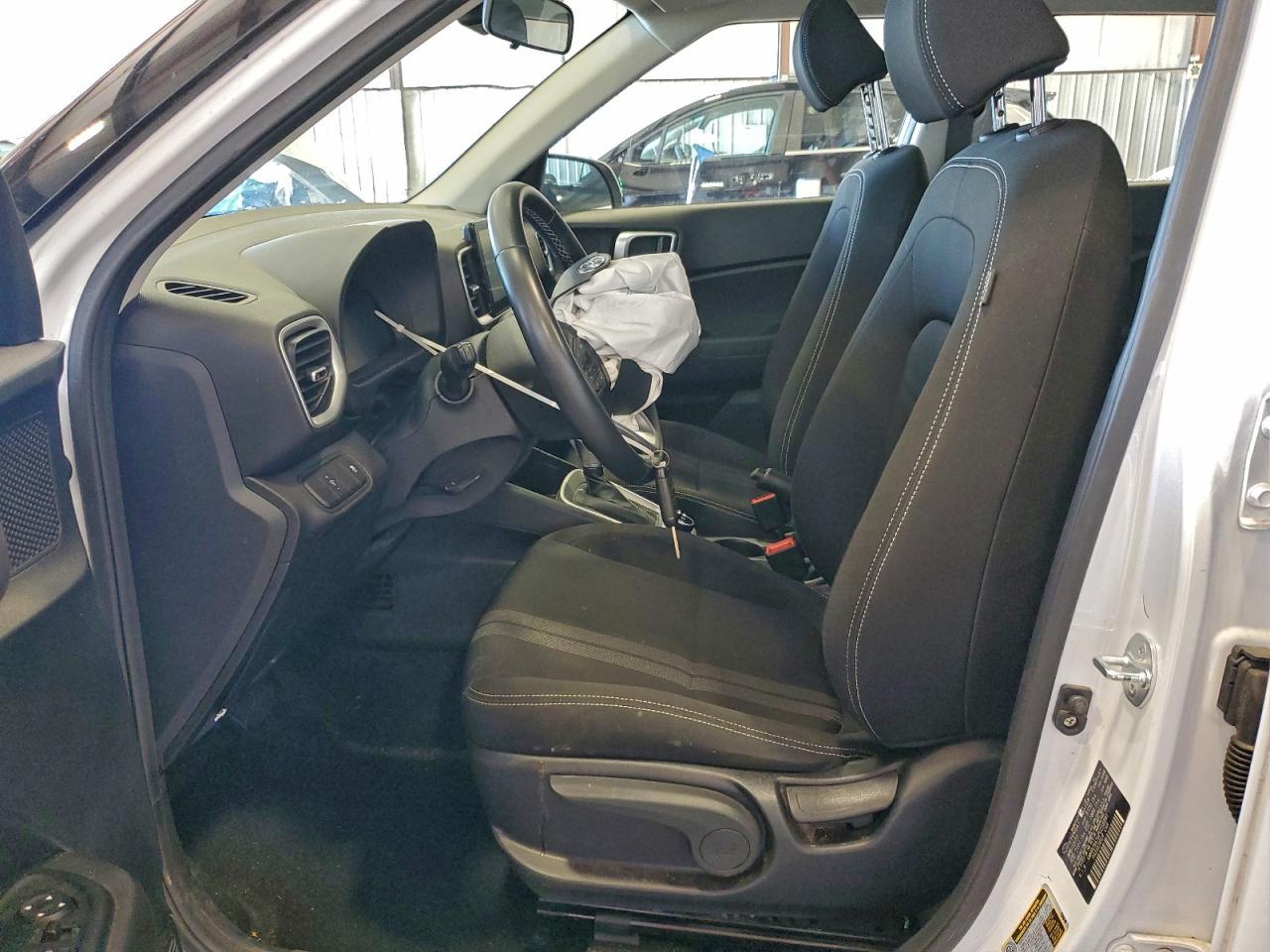 2023 Hyundai Venue Sel - Image 7