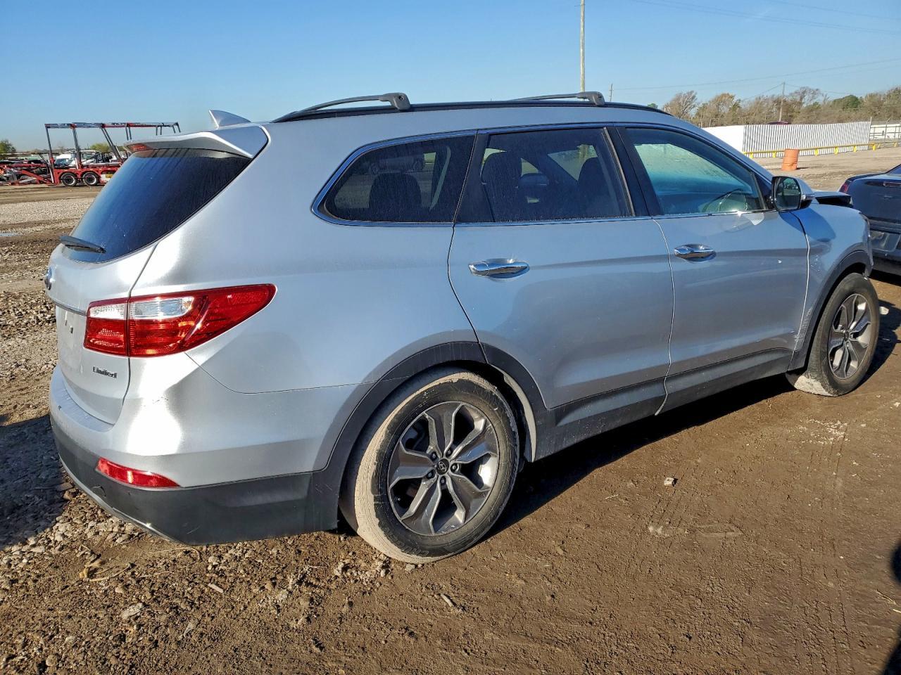 2014 Hyundai Santa Fe Gls - Image 3