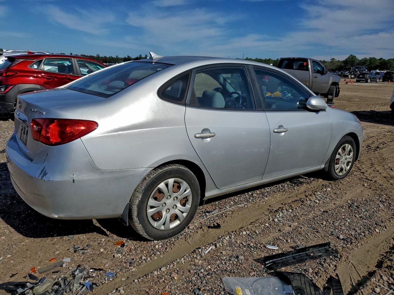 2010 Hyundai Elantra - Image 3