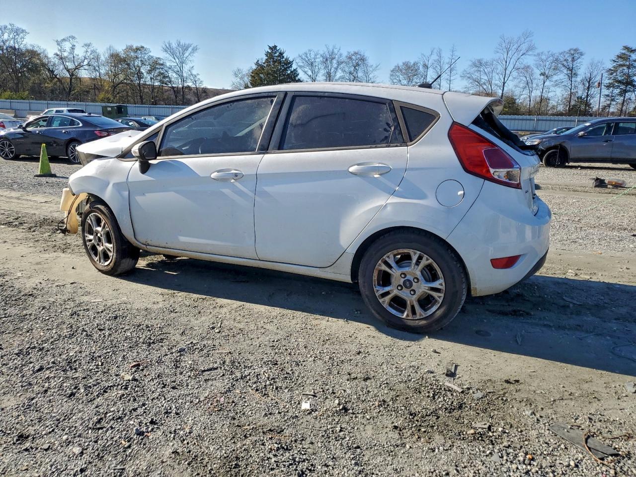 2014 Ford Fiesta Se - Фото 2